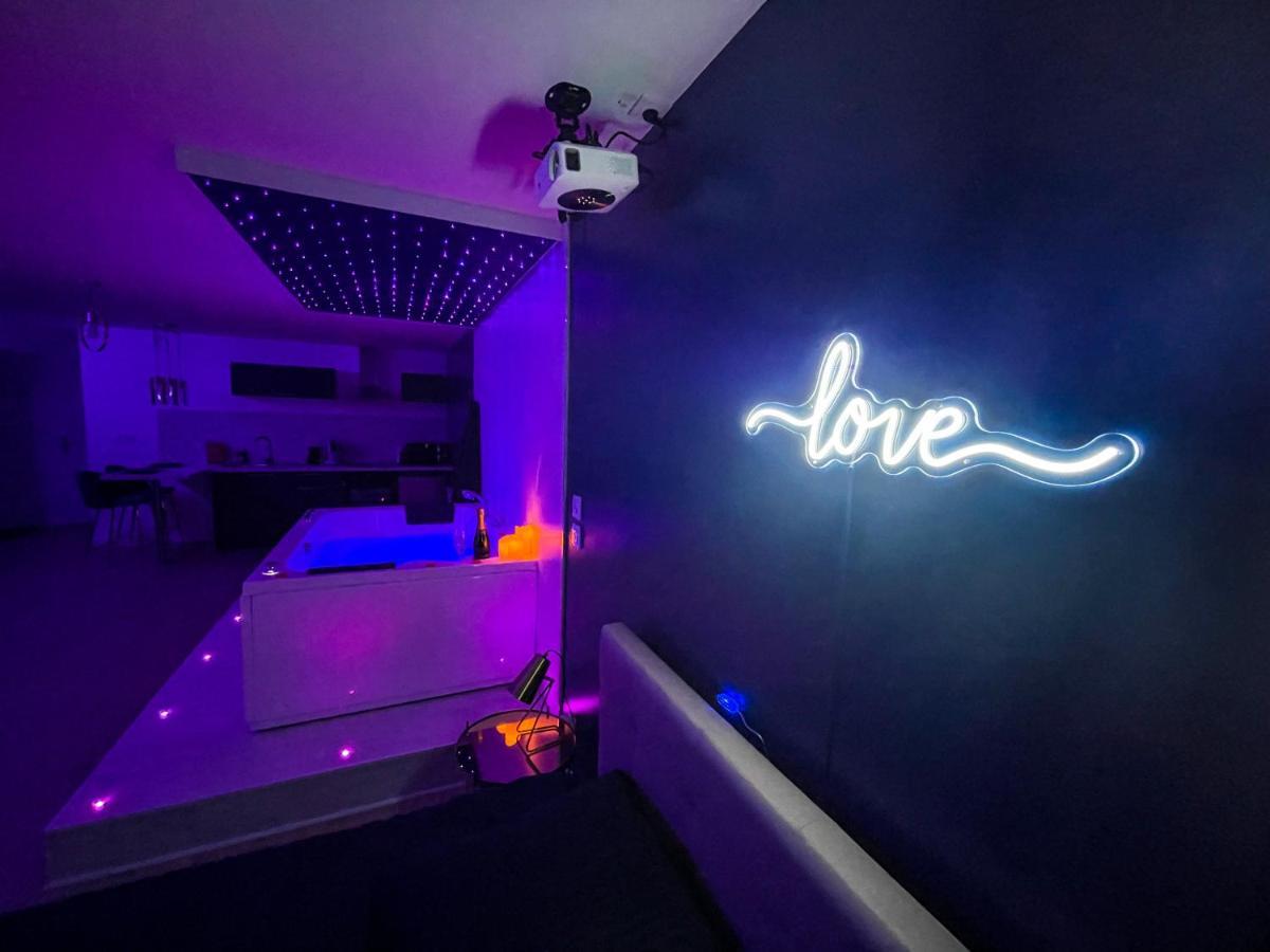 Spa Sous Les Etoiles - Cinema - Netflix - Parking - Gare Αμιάν Εξωτερικό φωτογραφία